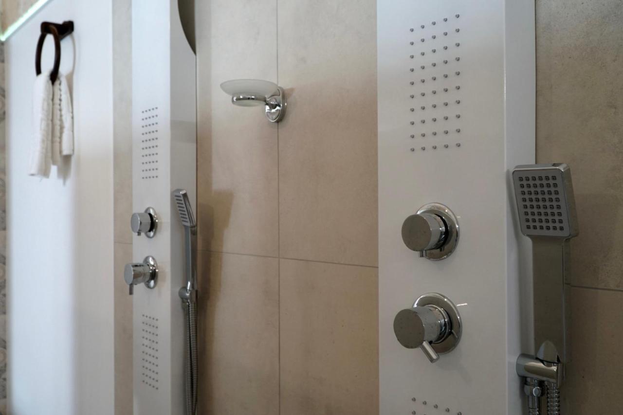 Suite 141 - Luxury B&B モノーポリ エクステリア 写真